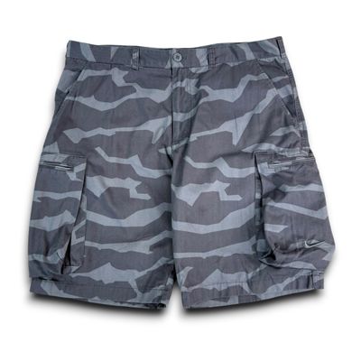 Nike 2000's baggy wide leg camo cargo shorts (L)