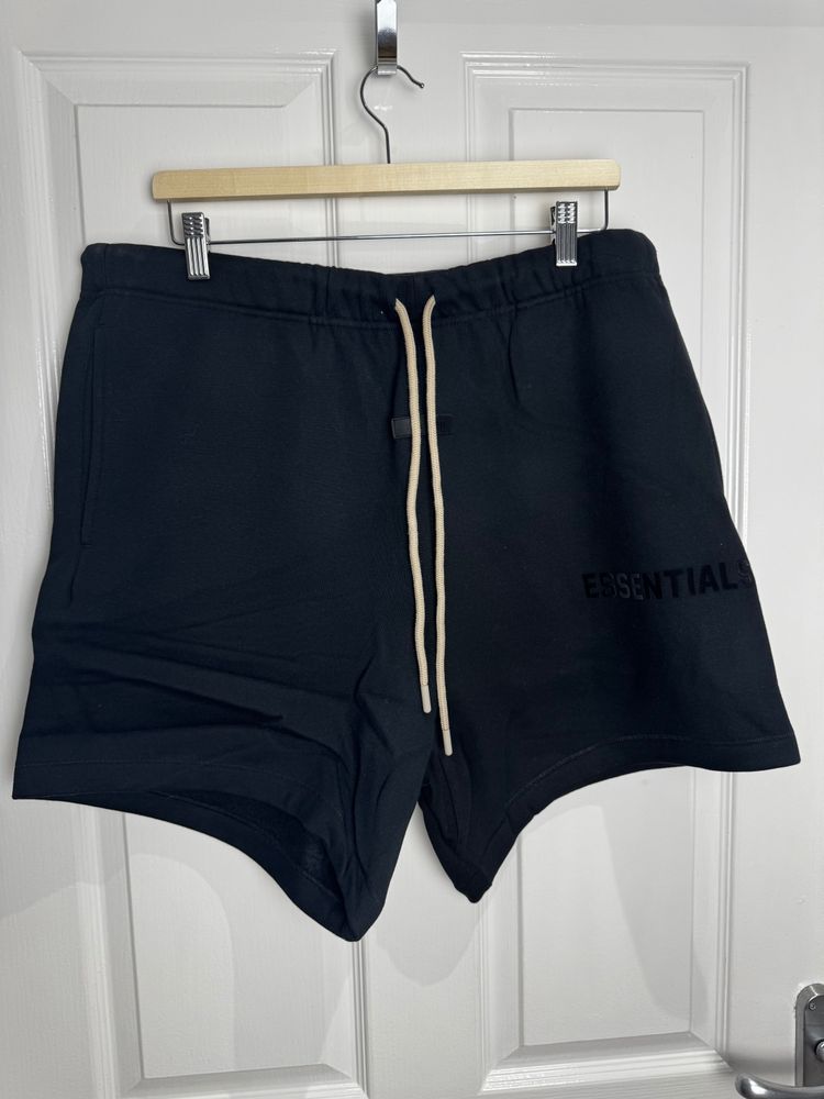 FOG ESSSENTIALS  - Jet Black Shorts 