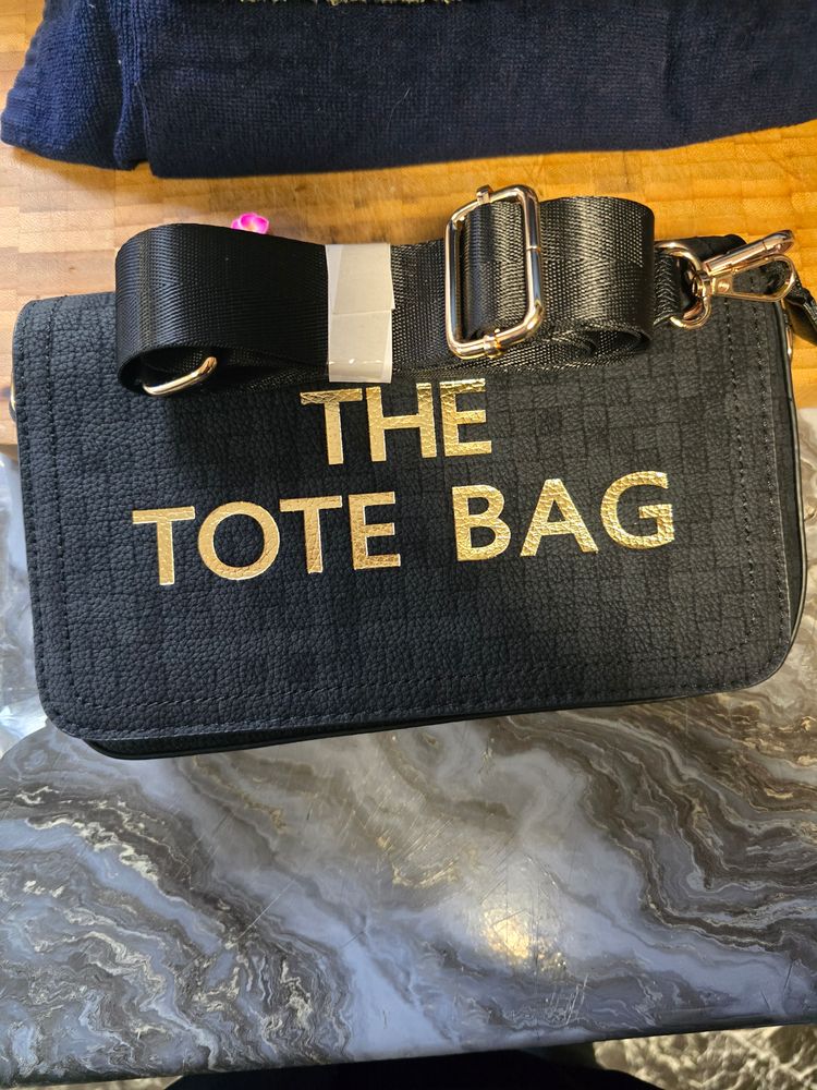 Immagine di Black Tote Bag With Gold Text 1