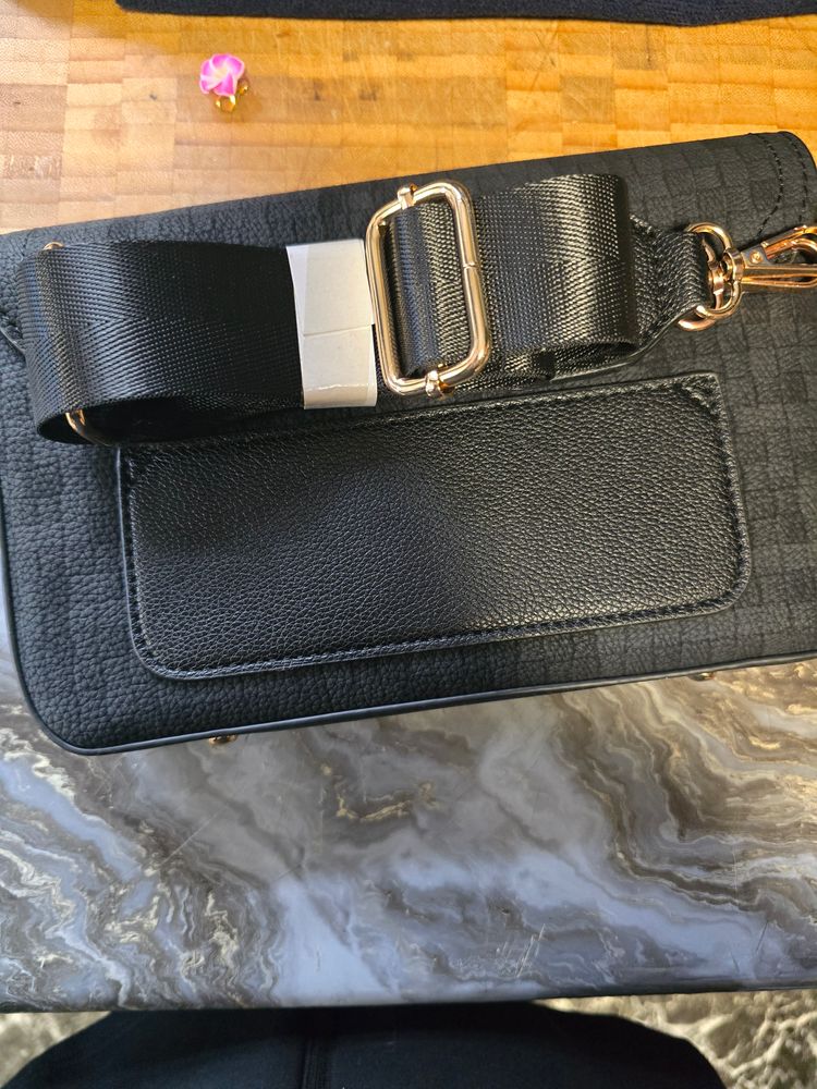 Immagine di Black Tote Bag With Gold Text 3