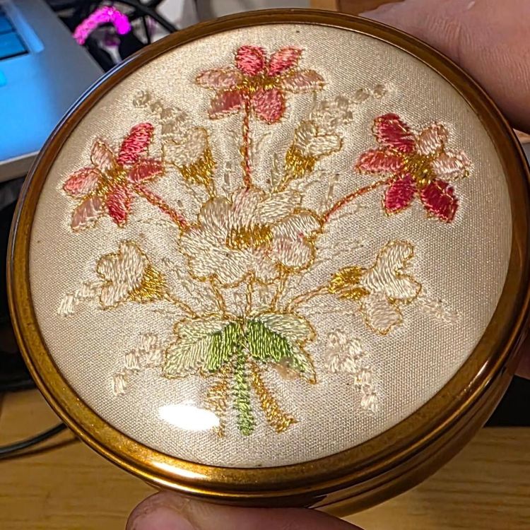 £15, Round Vintage Trinket Or Jewelry Box image 3
