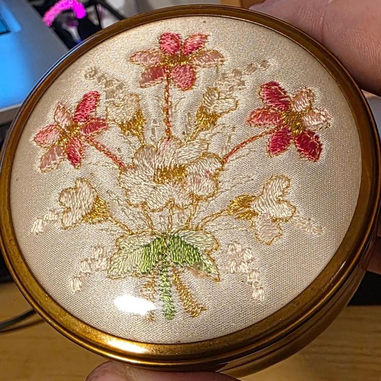 £15, Round Vintage Trinket Or Jewelry Box image 4
