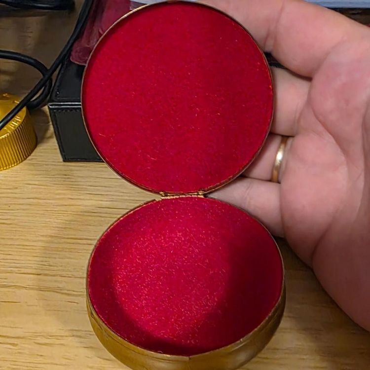 £15, Round Vintage Trinket Or Jewelry Box image 6