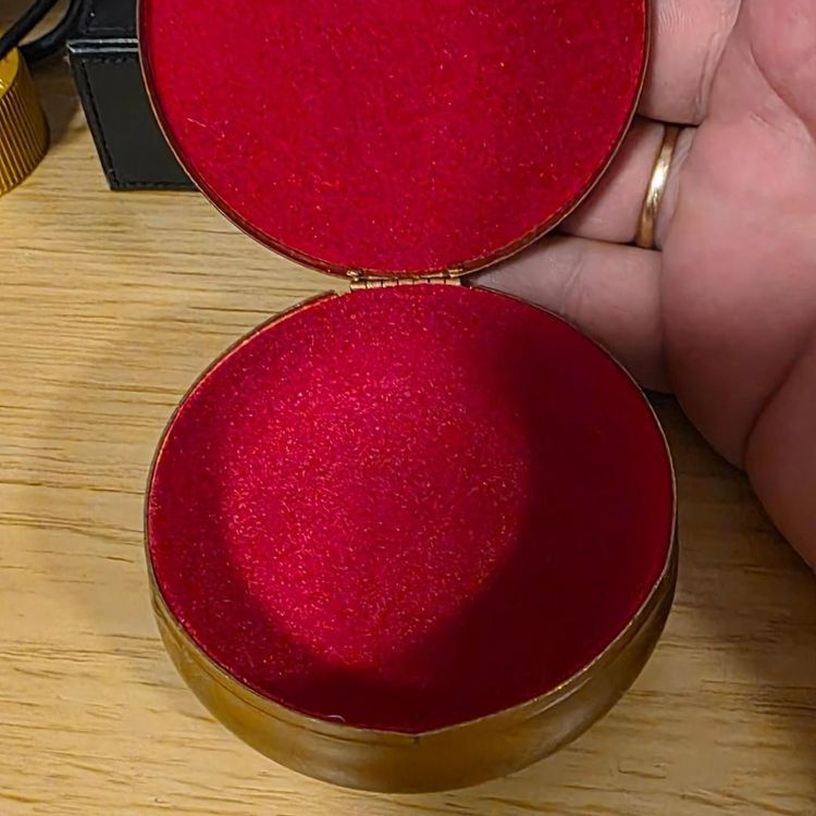 £15, Round Vintage Trinket Or Jewelry Box image 7