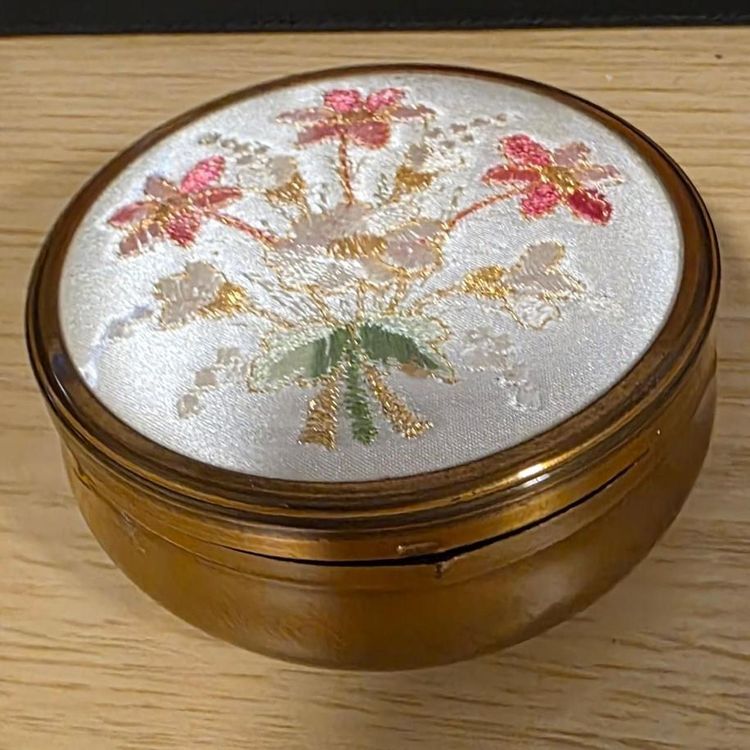 £15, Round Vintage Trinket Or Jewelry Box image 2