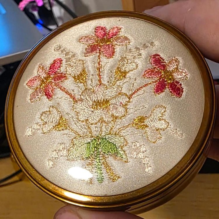 £15, Round Vintage Trinket Or Jewelry Box image 5
