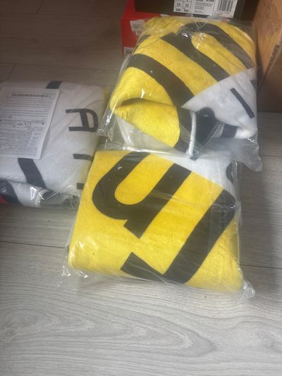 Yellow And White TN CIRCLE RUG
