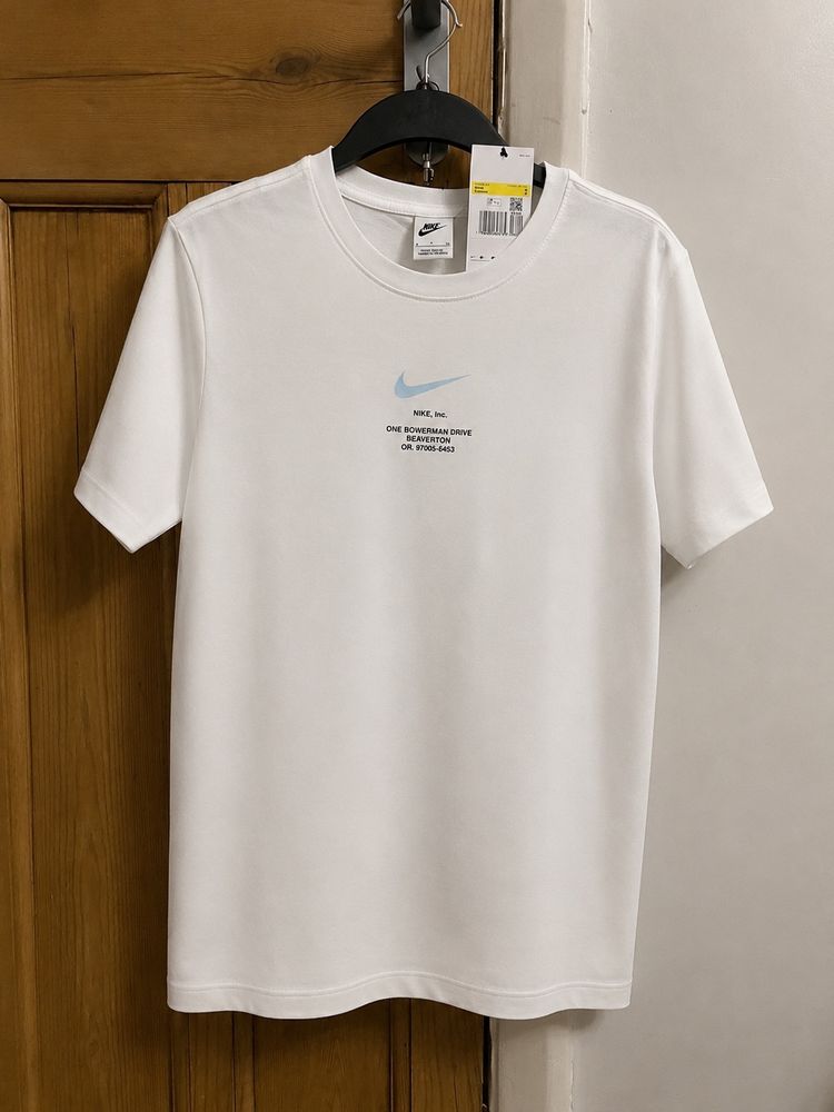 Nike White T-Shirt With Blue Swoosh Logo 2