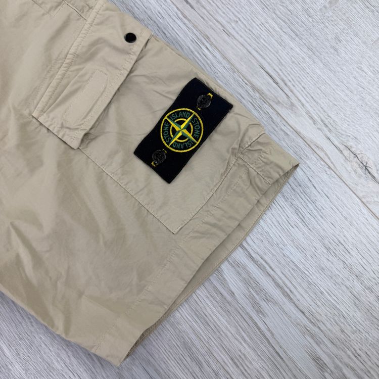 Immagine di Stone Island Men’s Cargo Shorts - Uk 30 (Fit 32) 4