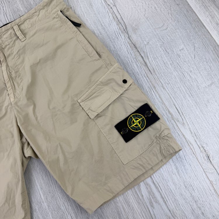 Immagine di Stone Island Men’s Cargo Shorts - Uk 30 (Fit 32) 7