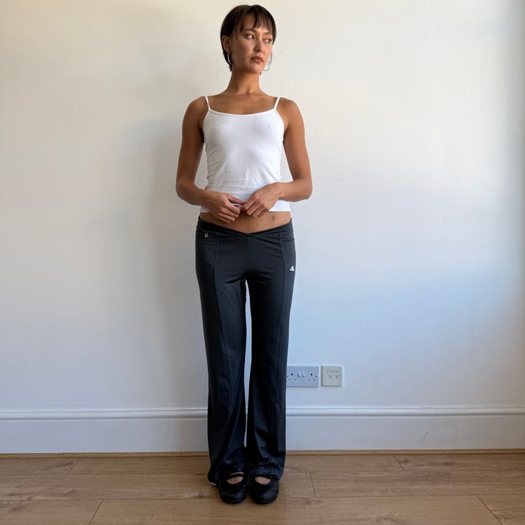 Grey v-waist Adidas yoga pants - Size M imagen 6