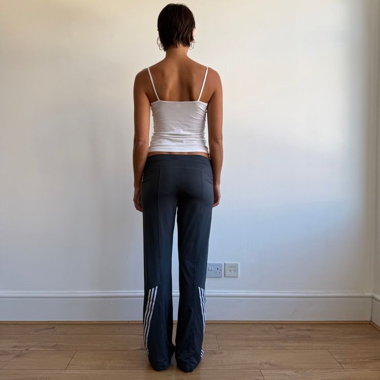 Grey v-waist Adidas yoga pants - Size M imagen 4