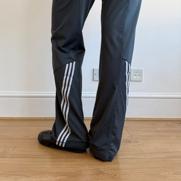Grey v-waist Adidas yoga pants - Size M imagen 5