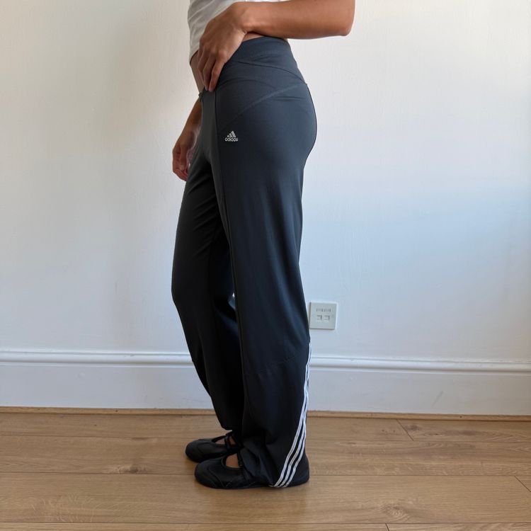 Grey v-waist Adidas yoga pants - Size M imagen 7