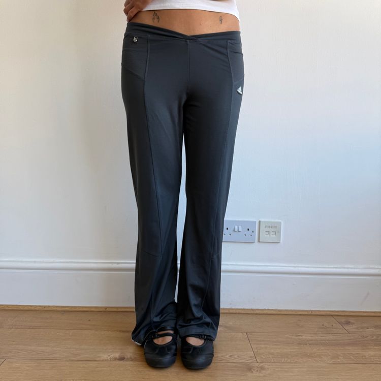 Grey v-waist Adidas yoga pants - Size M imagen 2
