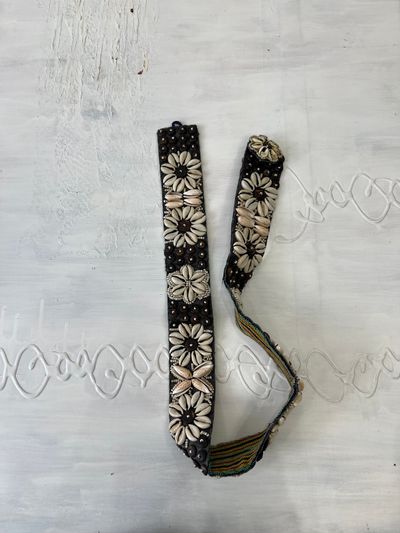 COASTAL COWGIRL DROP |grey belt with white shells all over 6