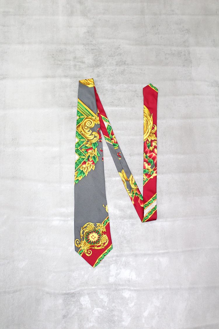 VINTAGE GIANNI VERSACE BAROQUE PATTERN SILK TIE