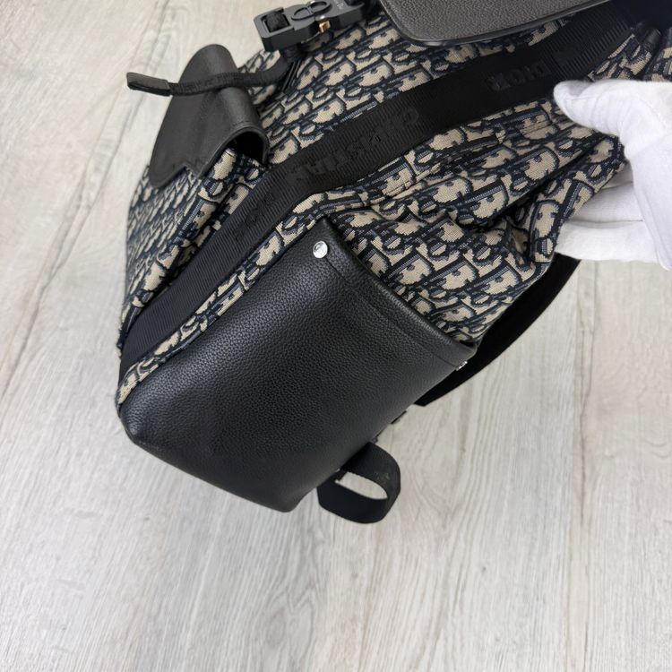 Dior Men’s Oblique Jacquard Saddle Backpack With Flap obraz 9