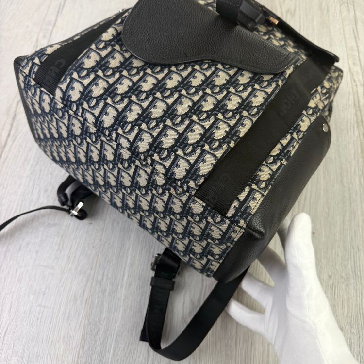 Dior Men’s Oblique Jacquard Saddle Backpack With Flap obraz 7