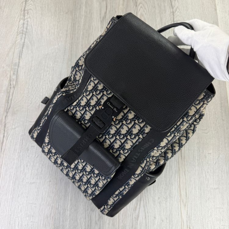 Dior Men’s Oblique Jacquard Saddle Backpack With Flap obraz 13