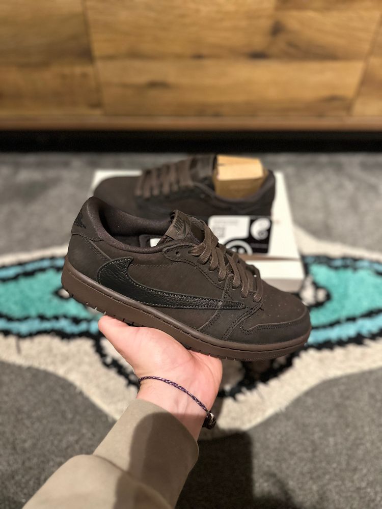 Nike Air Jordan 1 Travis Scott “Velvet Brown” U.K. 6