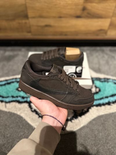 Nike Air Jordan 1 Travis Scott “Velvet Brown” U.K. 6