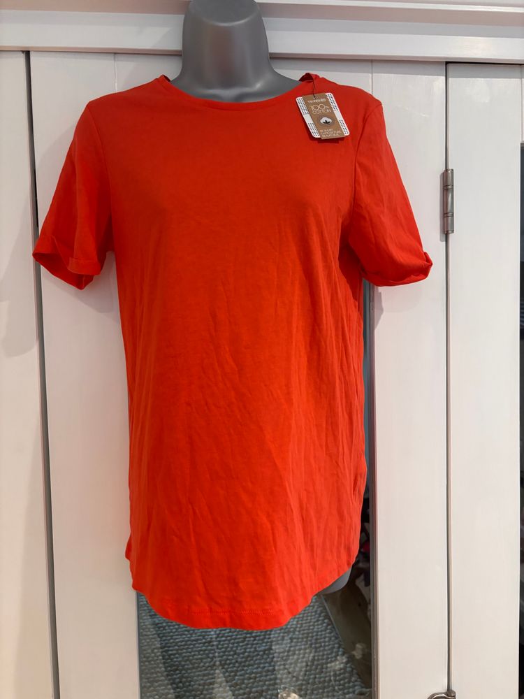 red short sleeve t-shirt