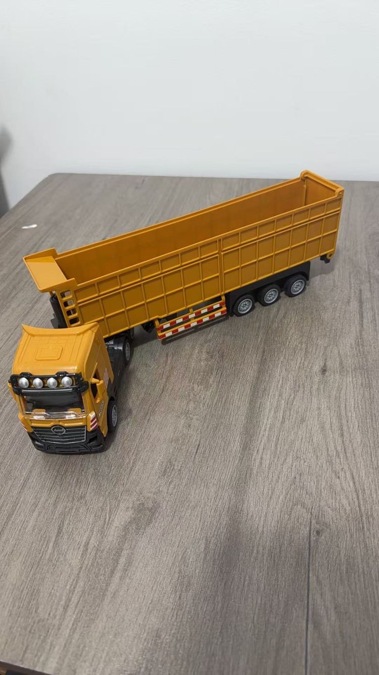 Yellow Toy Truck imagen 3