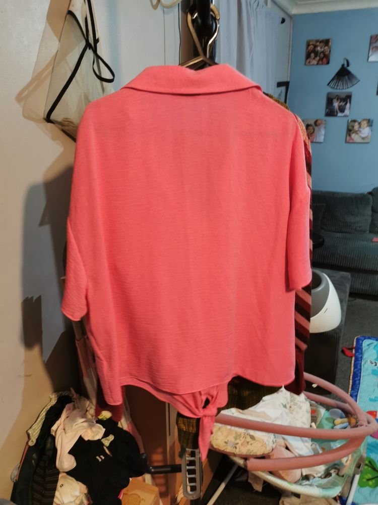 Pink Button-Up Blouse With Tie Front imagen 3