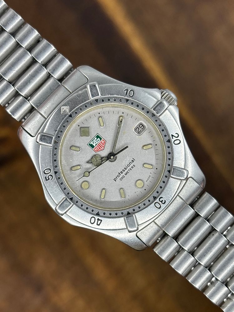 TAG Heuer Professional 200m Quartz (Grey Dial)