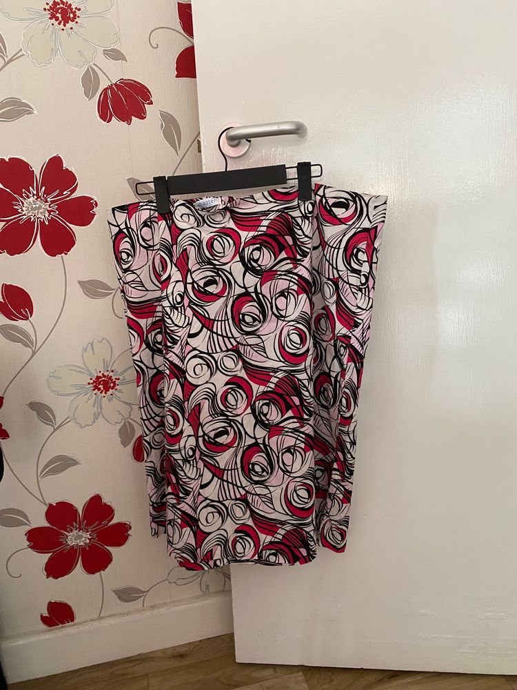 Chapter y2k size 12 patterned skirt