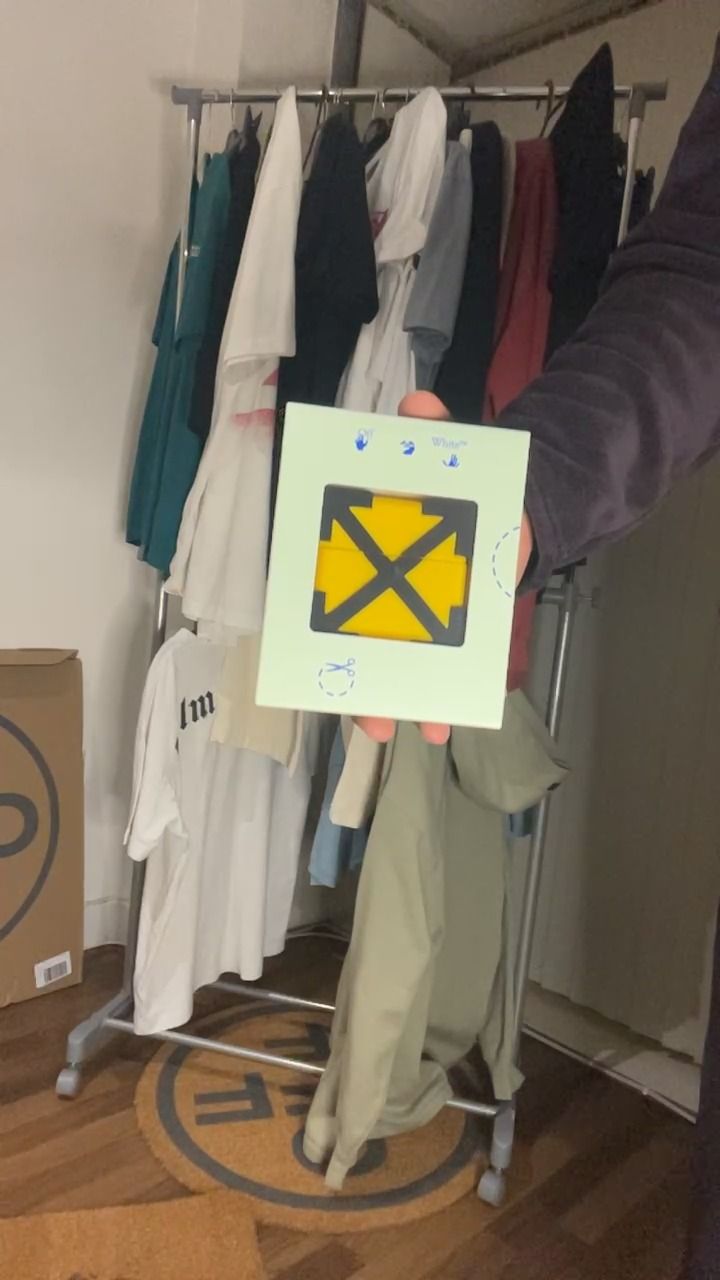 Off-White Off white airpof pro case product image