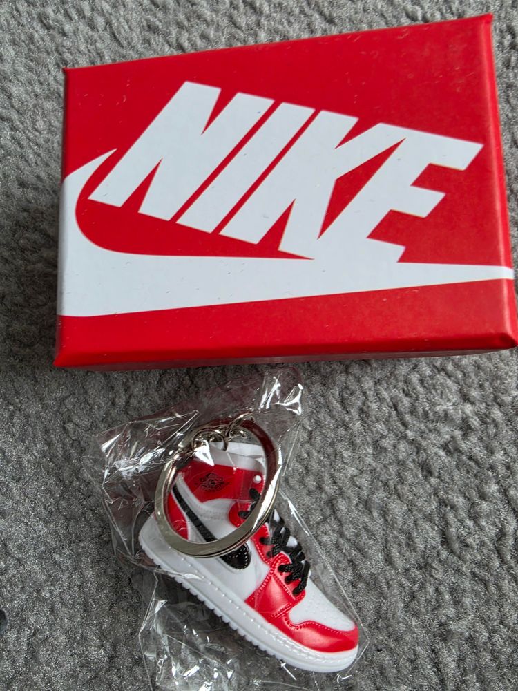 Nike Sneaker Keychain imagen 2