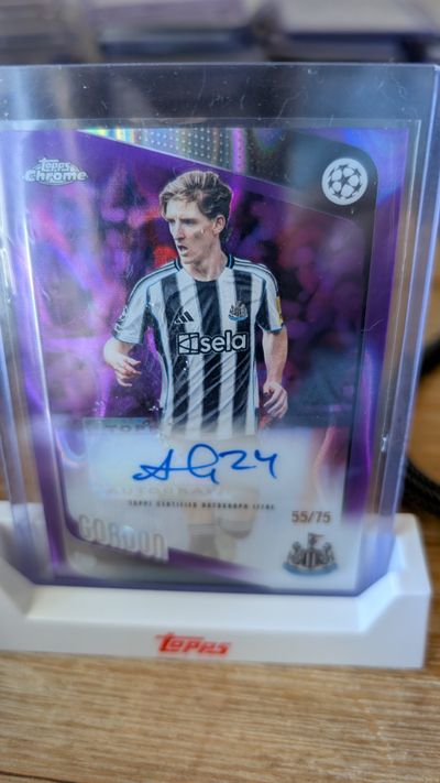 Anthony Gordon Auto Purple Refractor /75 Topps Chrome UEFA 2025/26 Newcastle United Autograph