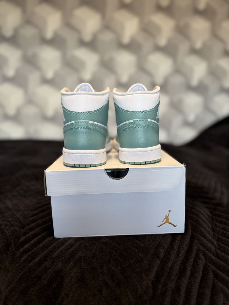 Immagine di Wmns Air Jordan 1 Mid Sneakers 3