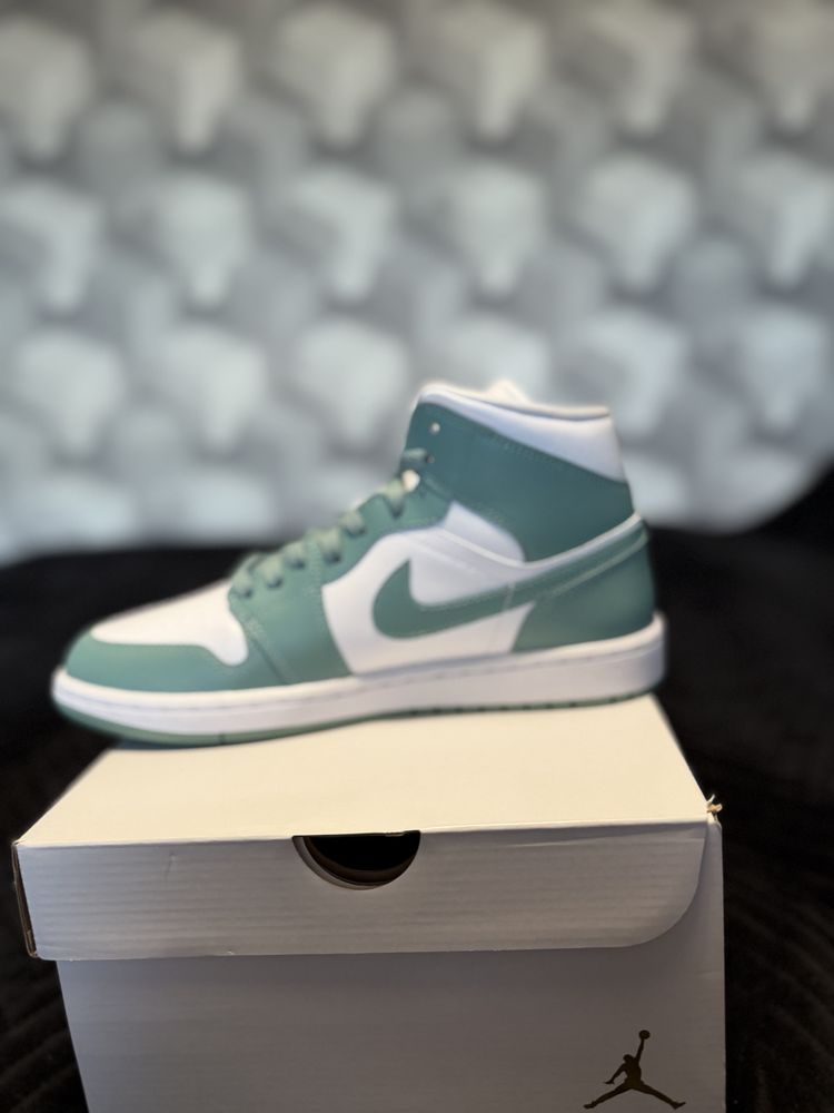 Immagine di Wmns Air Jordan 1 Mid Sneakers 4