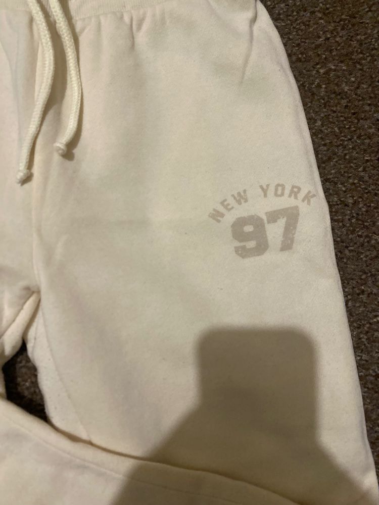 Cream Sweatpants With New York 97 Print obraz 3