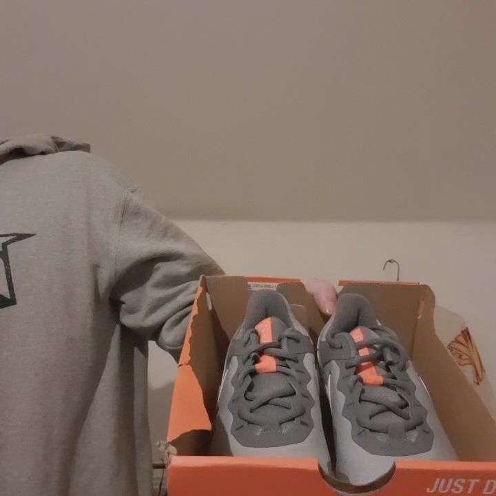 Nike Nike Legends 2 size 6 product image