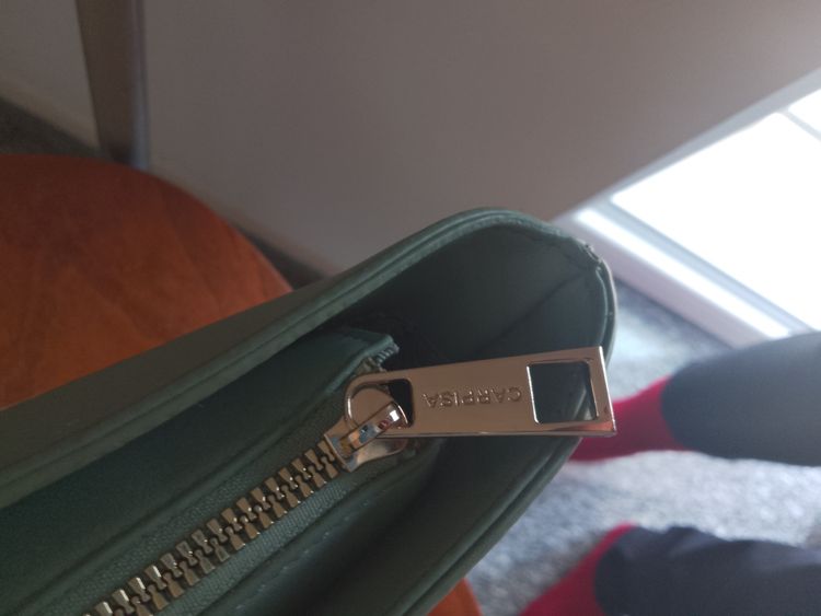 Green And Beige Handbag With Patterned Strap image 3