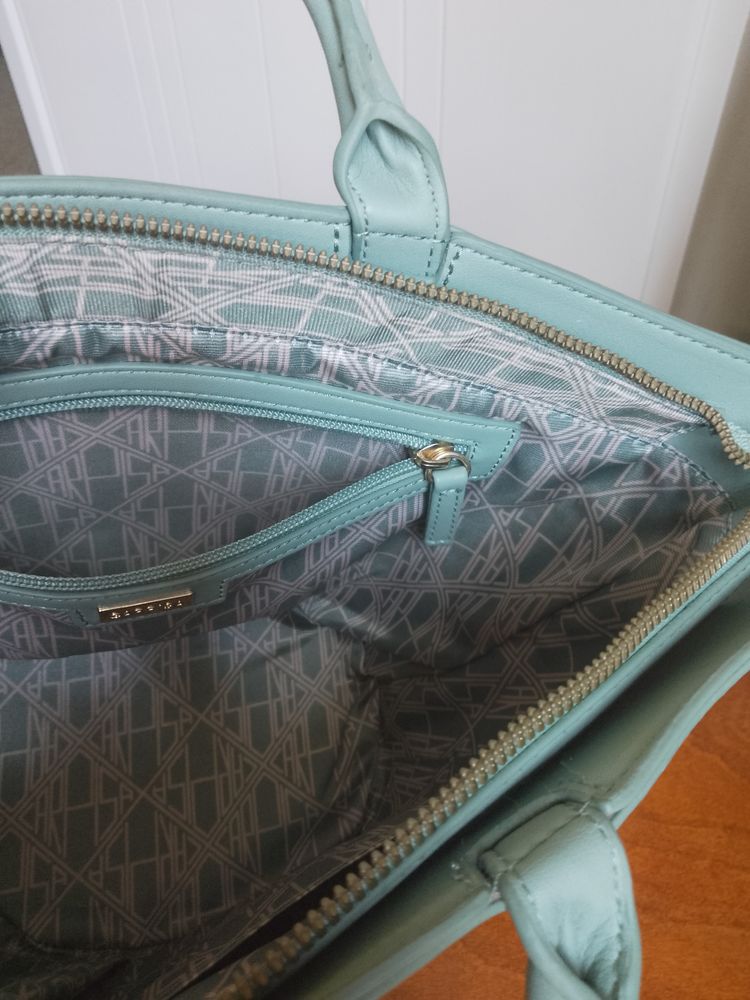 Green And Beige Handbag With Patterned Strap image 2