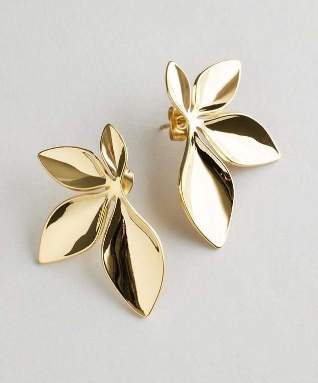 Other gold leaf-shaped earrings product image