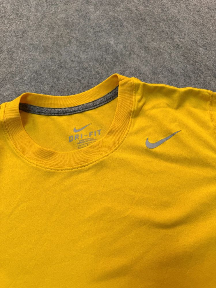 T-shirt Nike minimal gialla S image 3
