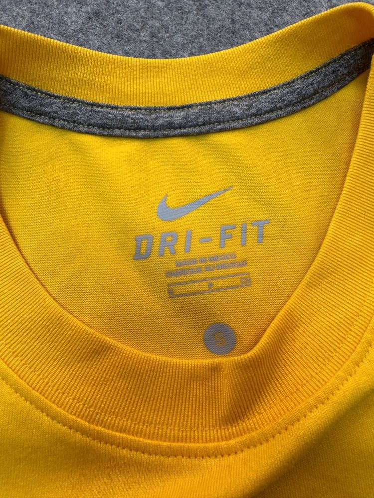 T-shirt Nike minimal gialla S image 4