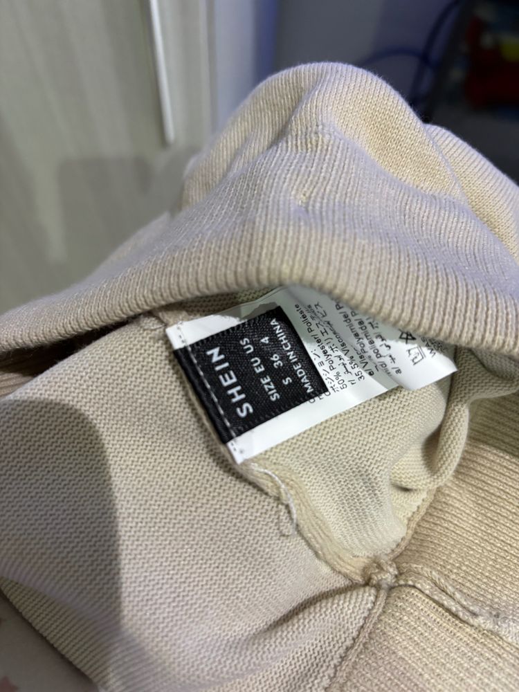 beige wide-leg pants 3