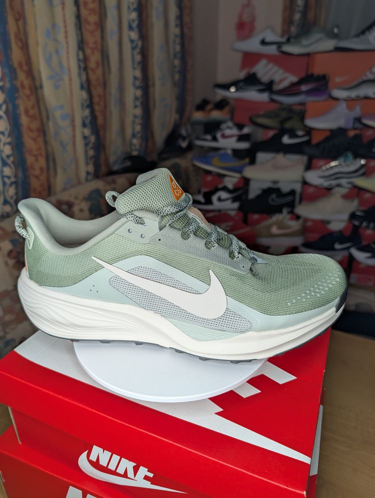 Nike Acg Pegasus Trail UK 11 / brand new half box