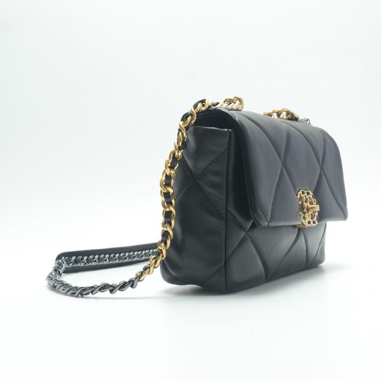 Chanel Black Quilted Leather Shoulder Bag image 3