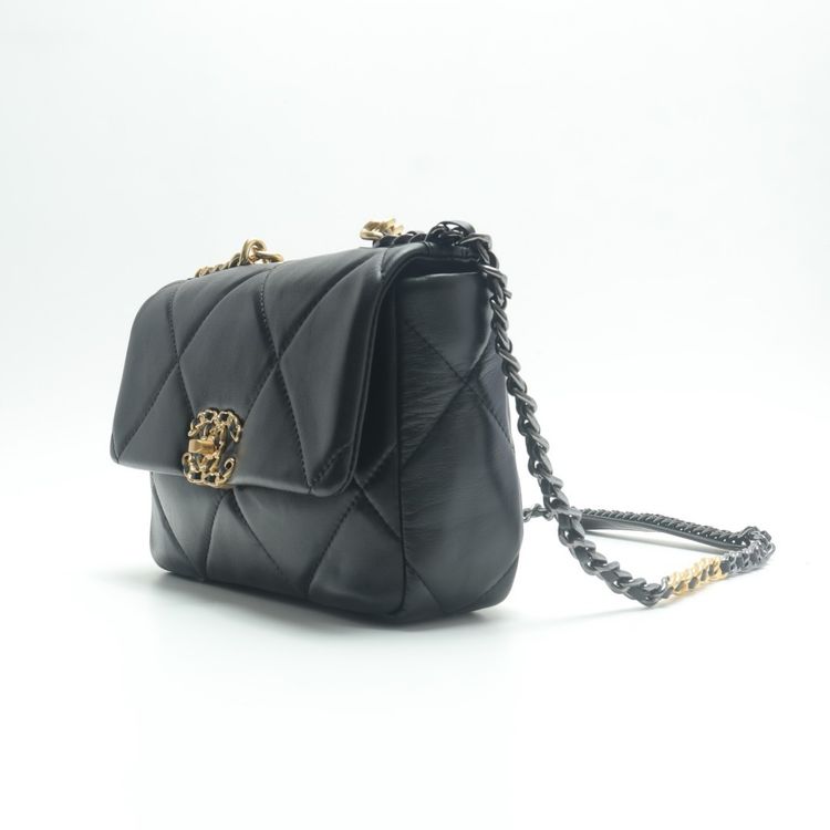 Chanel Black Quilted Leather Shoulder Bag image 8