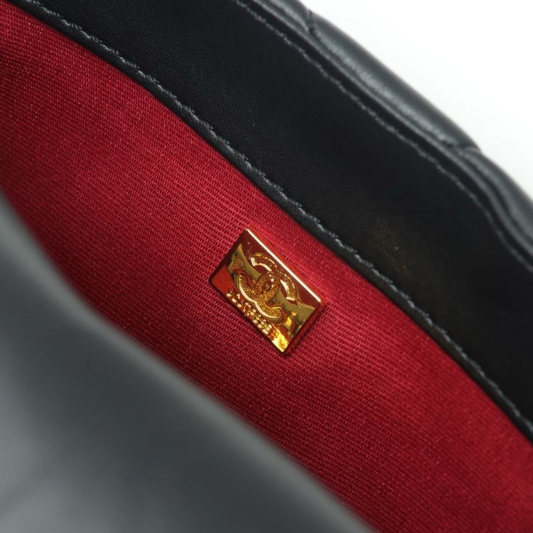 Chanel Black Quilted Leather Shoulder Bag image 7