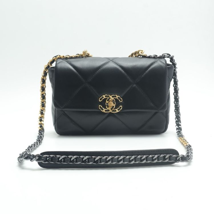 Chanel Chanel Black Quilted Leather Shoulder Bag product image
