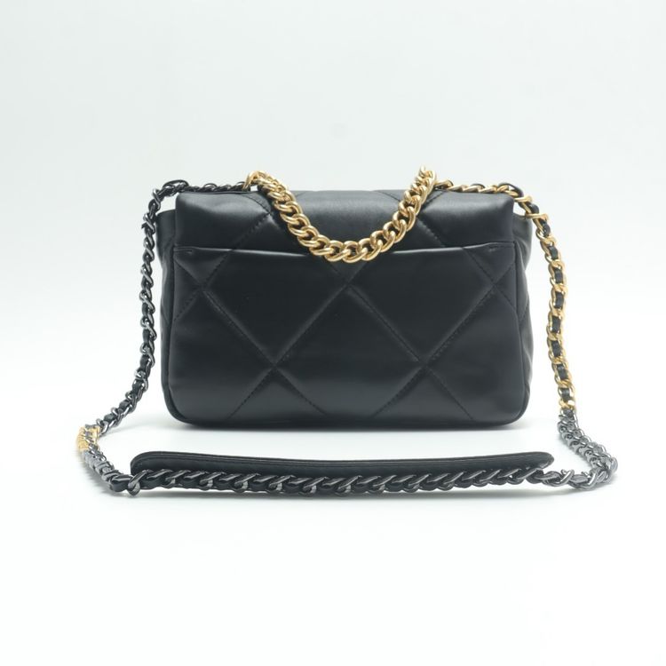 Chanel Black Quilted Leather Shoulder Bag image 9